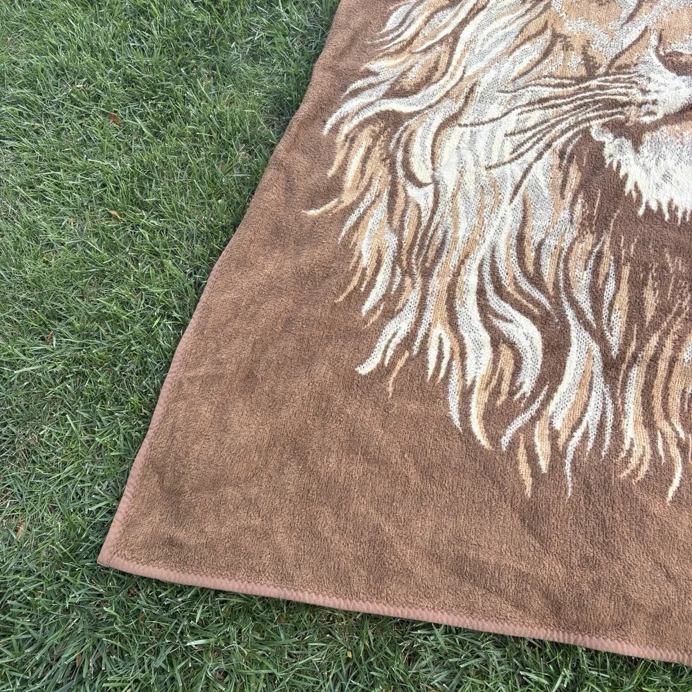 Vintage Lion Blanket Throw Acrylic Crown Crafts Vuteks Brown Reversible 60x80